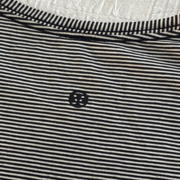 EXCELLENT Lululemon Love Crew III Black/White Striped Short Sleeve T-Shirt Top 4 - Picture 8 of 9